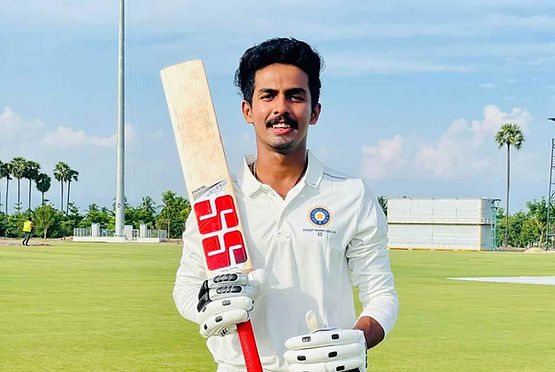 Rohan Kunnummal scored 414 runs from 7 innings for Kerala in Vijay Hazare Trophy (VHT) 2022-23 and 825 runs from 7 matches in First-Class cricket |Walking Wicket (Source_ ©Rohan Kunnummal)