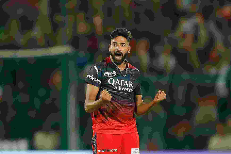 IPL 2023, RCB vs MI, Top Performances_ Mohammed Siraj give just 5 runs from his first three overs against MI _ Walking Wicket (Images_ ©IPL_Twitter)