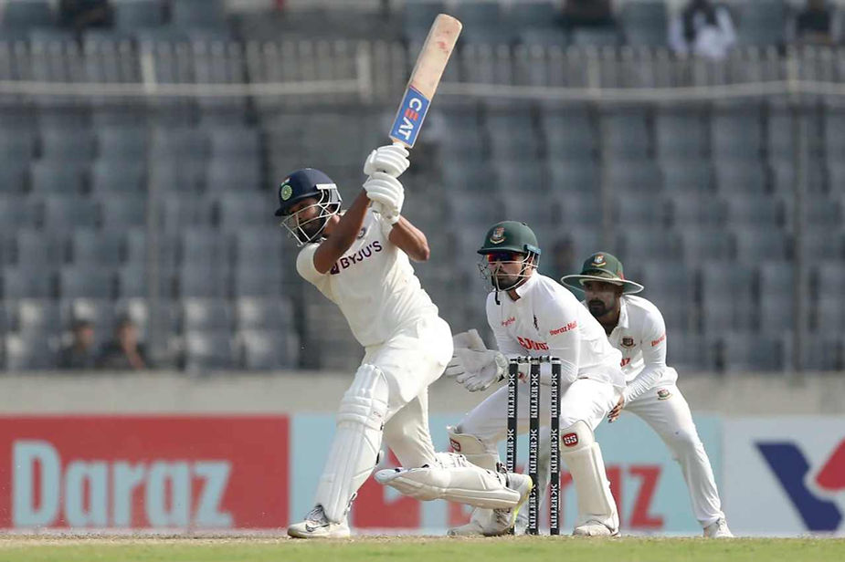 Bangladesh vs India, 2nd Test, Day 2, Top Performances_ Shreyas Iyer scored 87 runs in first innings against Bangladesh _ Walking Wicket (Source_ ©Associated Press)