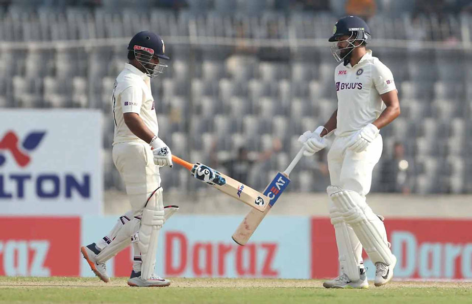 Bangladesh vs India, 2nd Test, Day 2, Top Performances_Rishabh Pant, Shreyas Iyer shared 159-run stand for 5th wicket in Mirpur Test _Walking Wicket (Source_ ©Associated Press)